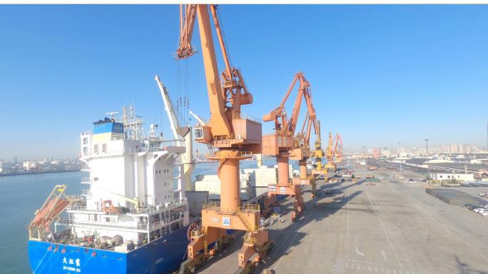 天津港货轮装卸货延时拍摄