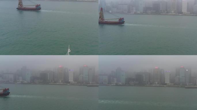 从天空看雾蒙蒙的香港城市
