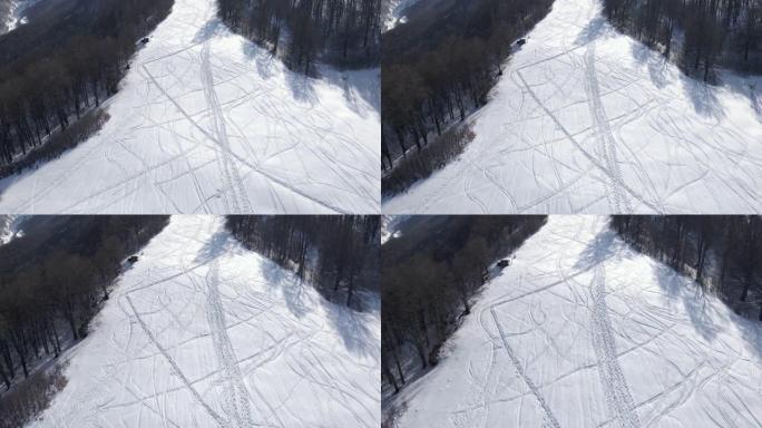冬季在积雪覆盖的滑雪场和林地上空飞行。在山里滑雪度假。