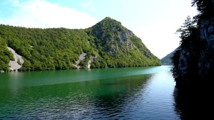 塞尔维亚德里纳河Perucac人工湖的景色