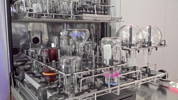 实验室研究设备，一套用于洗衣机化学生产的餐具