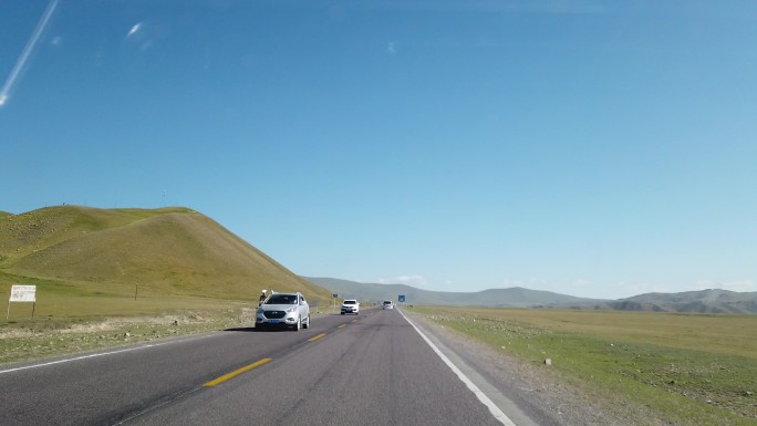 新疆独库公路巴音布鲁克草原路段的风景