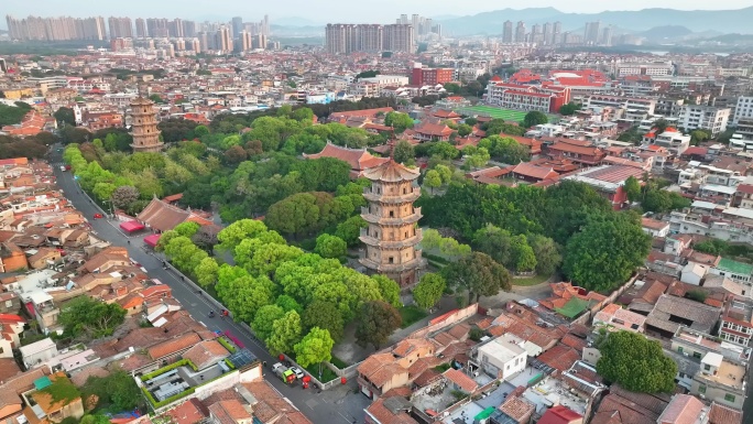 航拍清晨泉州西街开元寺东西塔闽南建筑风光