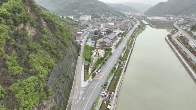 湖北襄阳保康城东清溪路进城入口道路航拍