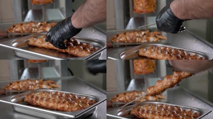 多汁的卢拉烤肉串从串烧中起飞，放在快餐店的托盘上