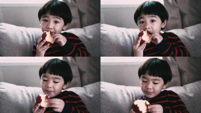 吃苹果的男孩