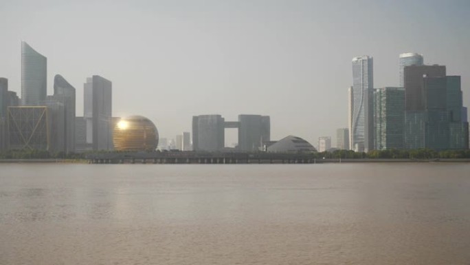 晴天时间杭州市著名的市中心现代建筑河畔湾慢动作全景4k中国