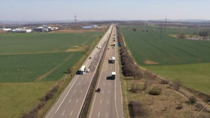空中无人机在德国高速公路多车道道路上繁忙的高速公路交通超限，超限延时