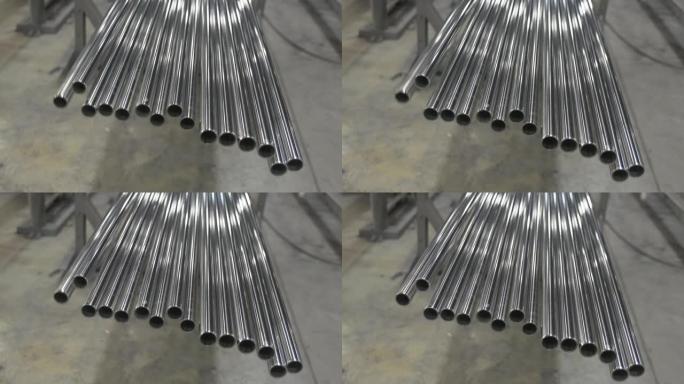 工厂仓库中的不锈钢管