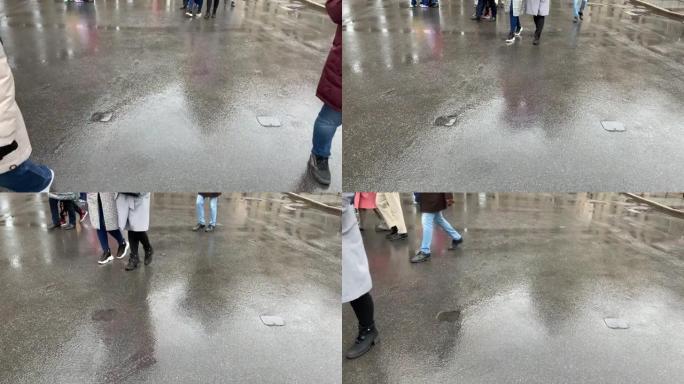 大城市的人行横道。人行横道的1英尺特写镜头。雨天。许多不同的鞋子。俄罗斯