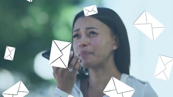 信封邮件图标的动画落在智能手机上的女人上