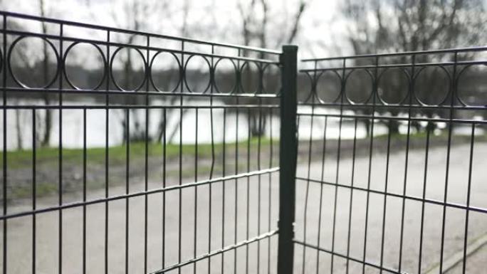 公园大门分区外划定隔离围栏