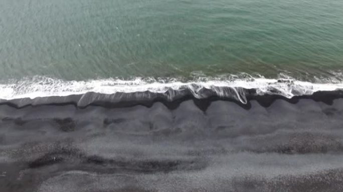 冰岛雷尼斯法拉黑沙滩鸟瞰图