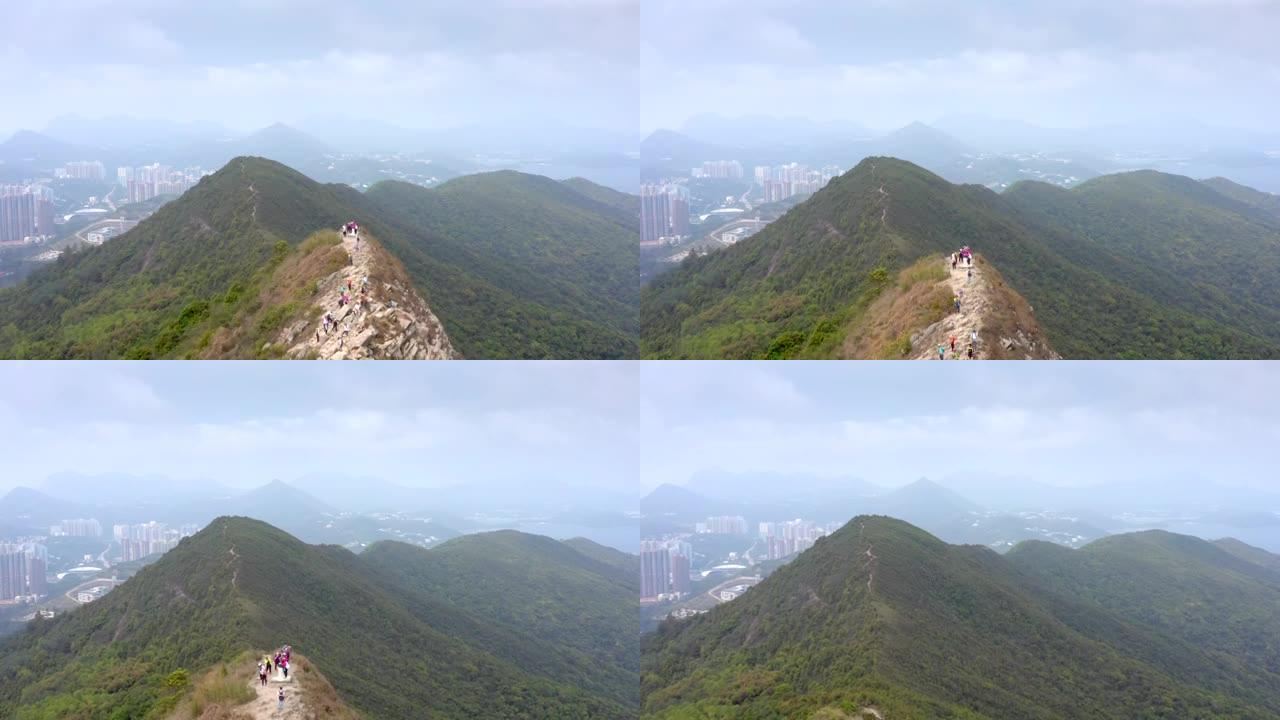 飞越清水湾附近的山脉，远足香港著名的度假郊野公园