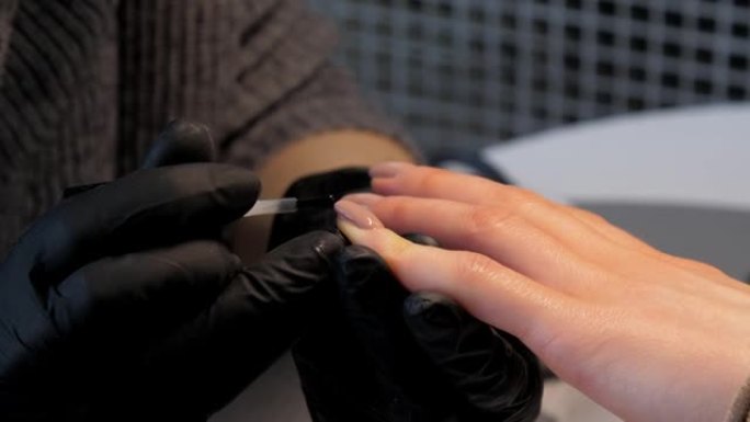 专业美容院工作人员戴手套申请顶级获取