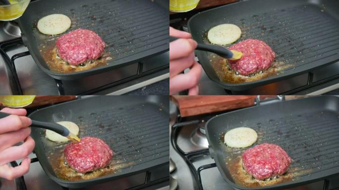 用硅胶刷将黄油融化在碎肉牛排上。