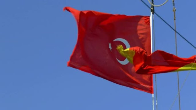 军舰上的土耳其国旗