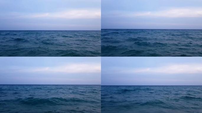 波浪形的蓝色大海