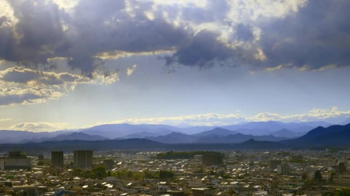 黄昏时当地城市的风景