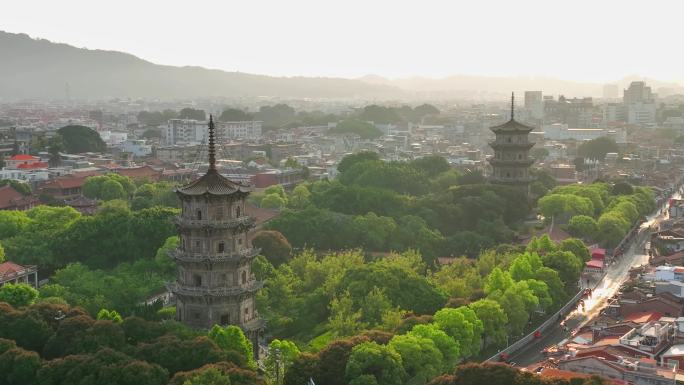 航拍清晨泉州西街开元寺东西塔日出风光