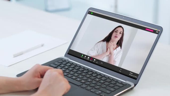 视频通话虚拟面试女性笔记本电脑屏幕