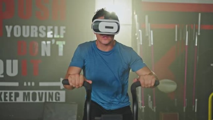 亚洲年轻男性练习使用椭圆机在健身房或健身俱乐部锻炼肌肉。活跃的美丽运动男子锻炼，使用VR健身或虚拟现