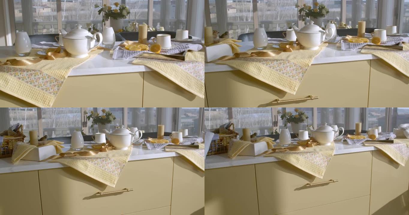 白色大理石顶部的长厨房桌子站在充满柔和日光的厨房中
