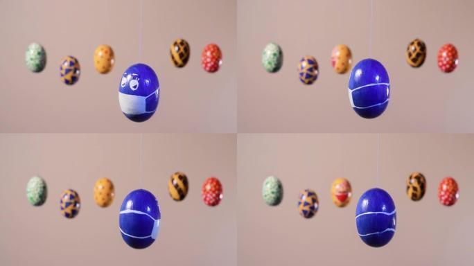带有蒙面的蓝色鸡蛋在浅米色背景上与其他复活节彩蛋的背景下旋转。大流行冠状病毒和复活节假期的概念。