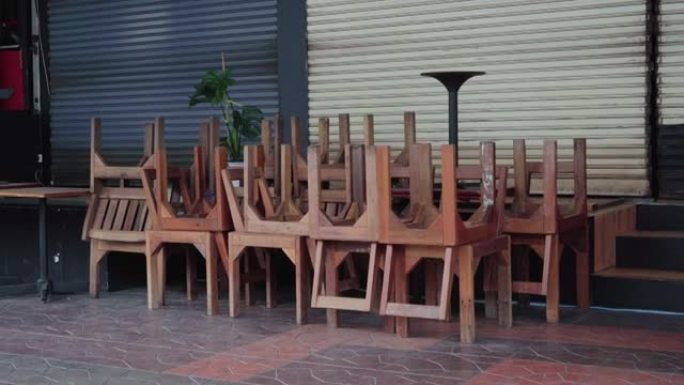 餐厅冠状病毒期间空椅子