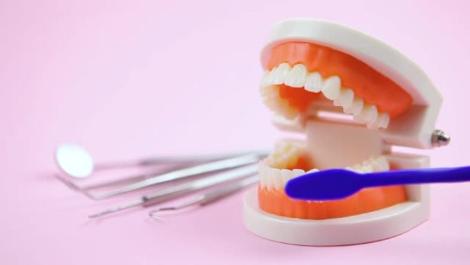 口腔护理。如何用牙刷正确刷牙