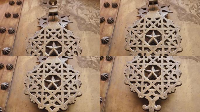 传统摩洛哥伊斯兰几何形状设计的铁制黄铜门把手门环。