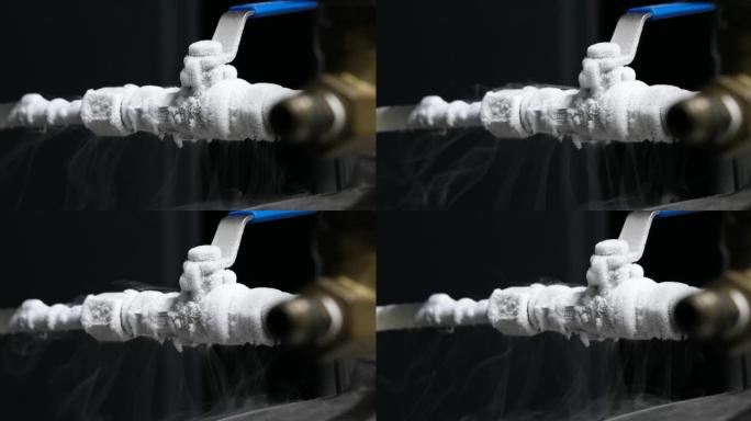 液氮冷冻水龙头和杠杆。来自加压罐的可见漂浮白色冷凝烟雾隔离特写镜头