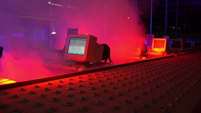 老式服务器室。信息技术、ISP、控制室概念