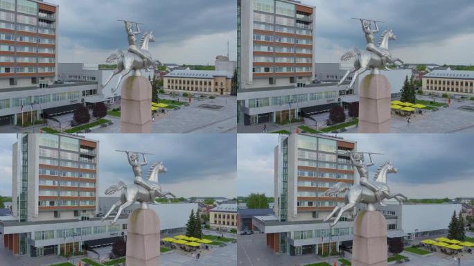 在立陶宛的Marijampole市，中央广场和纪念碑的空中4k镜头