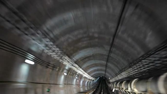 铁路隧道中的运动交通出行轻轨轨道