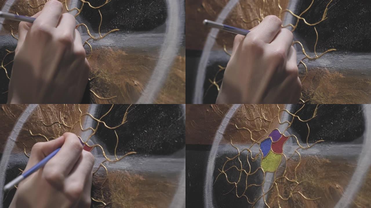 Man手工用丙烯酸涂料绘制抽象的纹理图片。特写镜头