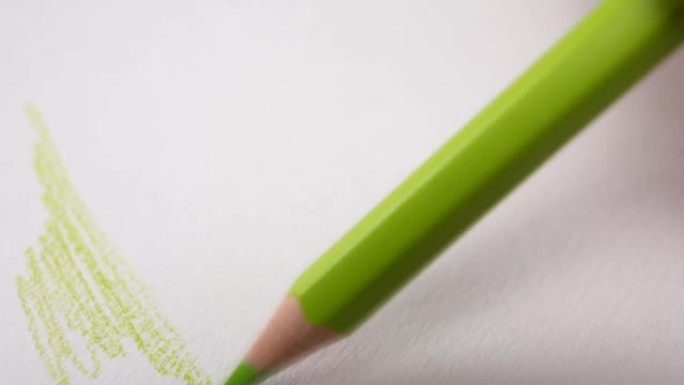 在纸上画彩色铅笔绿色渐变