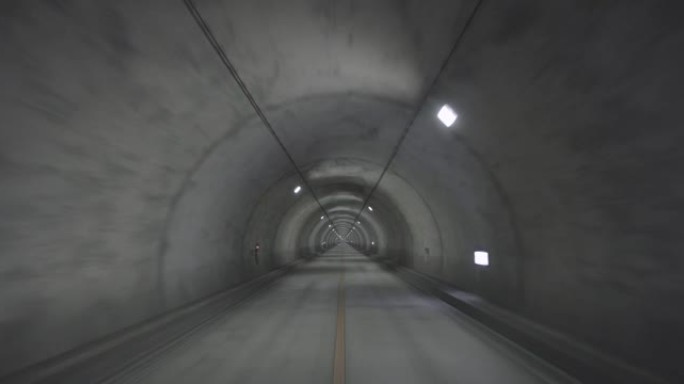 车载镜头-穿过隧道直走