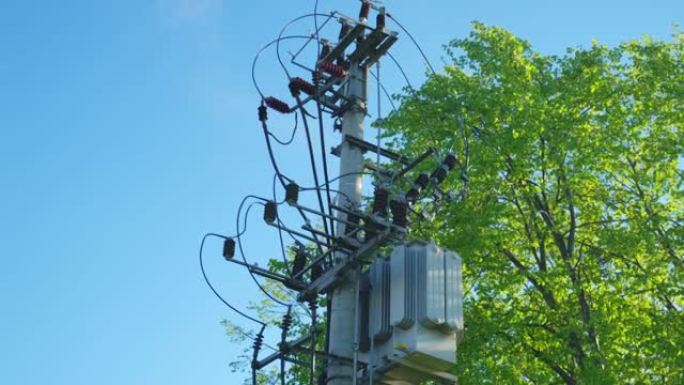 居民区高压电流互感器塔杆