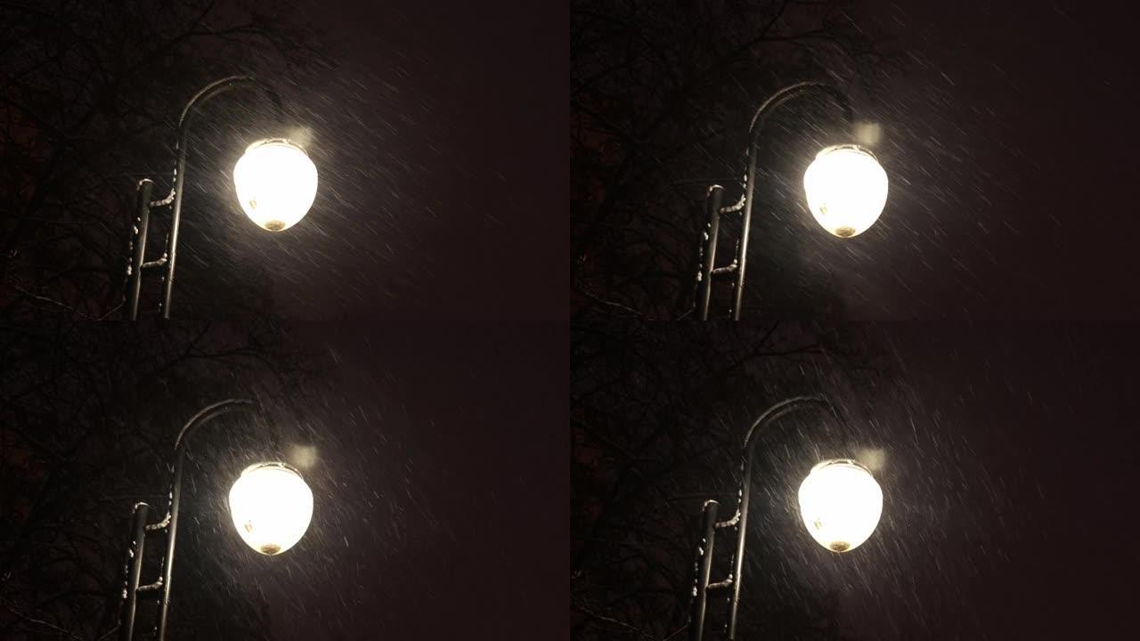 一盏路灯背景上的落雪