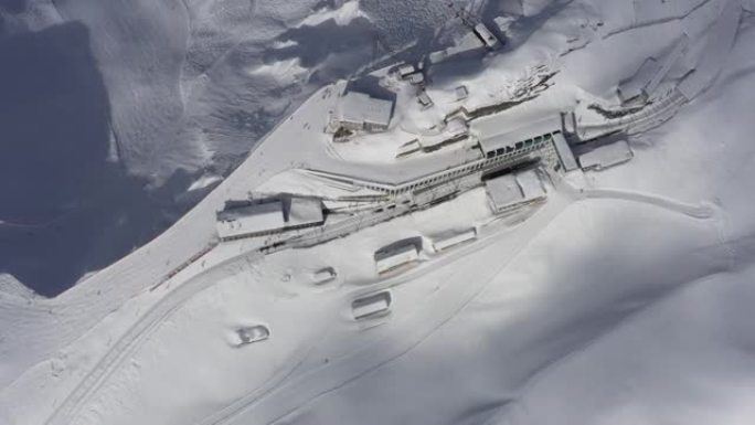 Eigergletscher的Jungfraubahn火车站的鸟瞰图