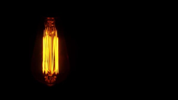 灯亮了。爱迪生灯泡复制。