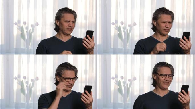 一个戴着眼镜的成年白发男子正在看手机上的短信。