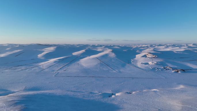 航拍冰雪覆盖的原野