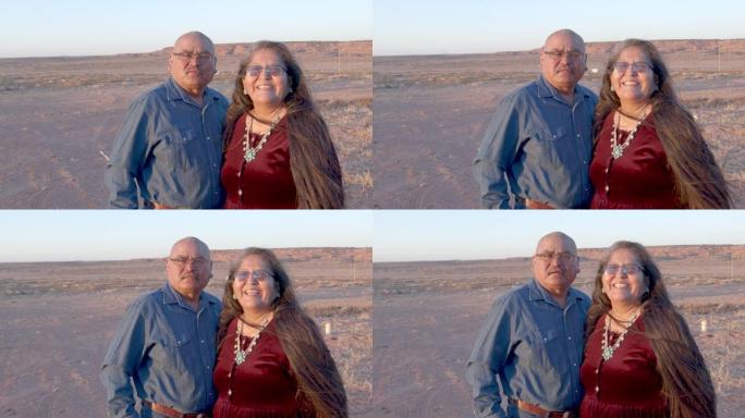 快乐，微笑的美国原住民丈夫和妻子在犹他州纪念碑谷的家附近，视频剪辑