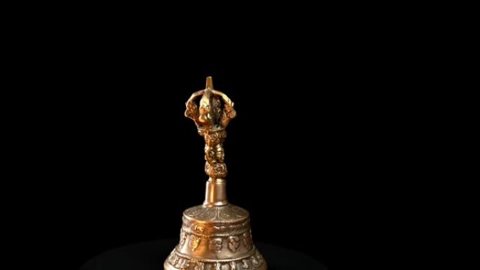 铜藏礼钟，代表智慧卓越的女性原则