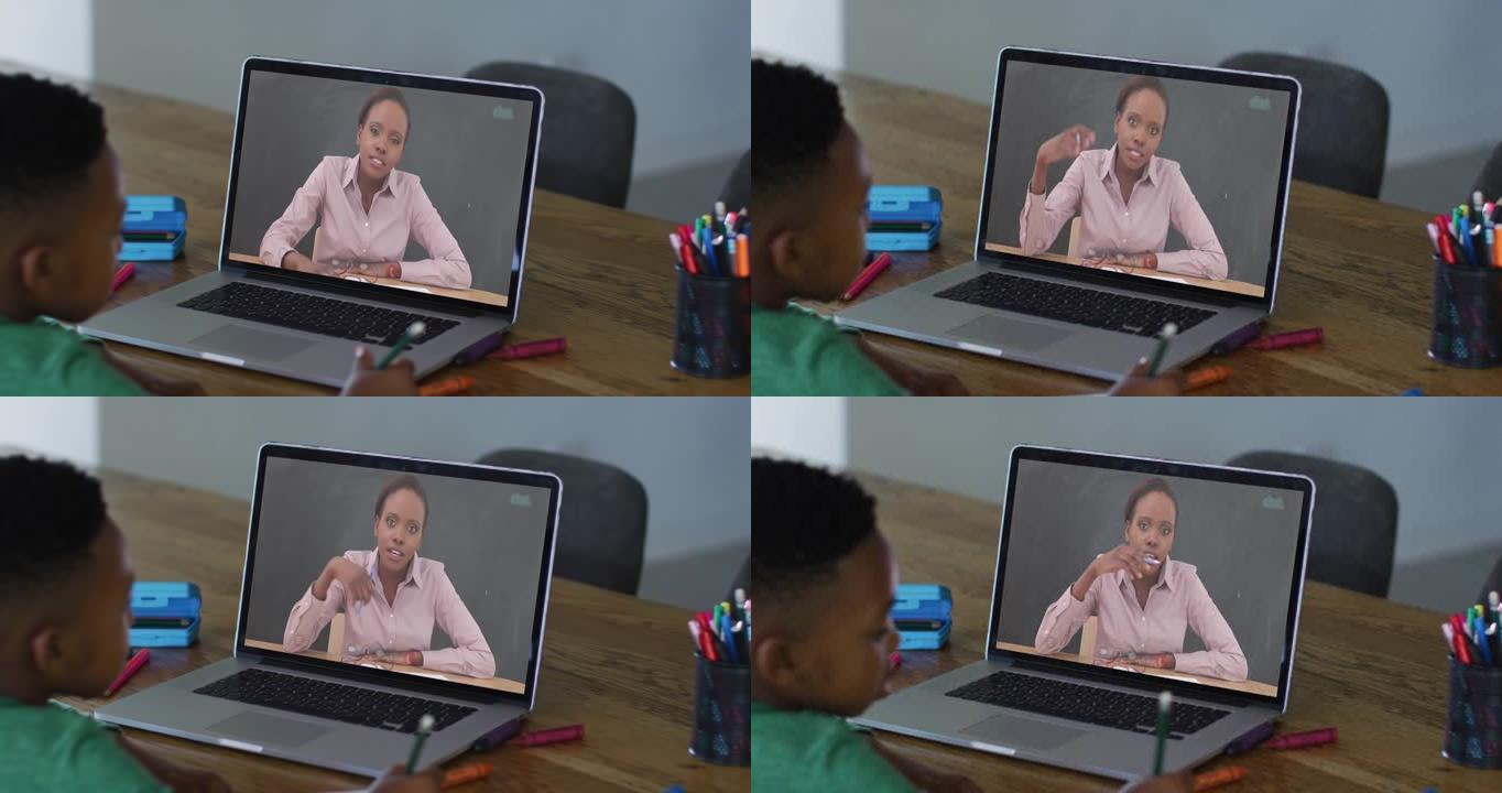 非裔美国男孩在家里做作业时在笔记本电脑上进行视频通话