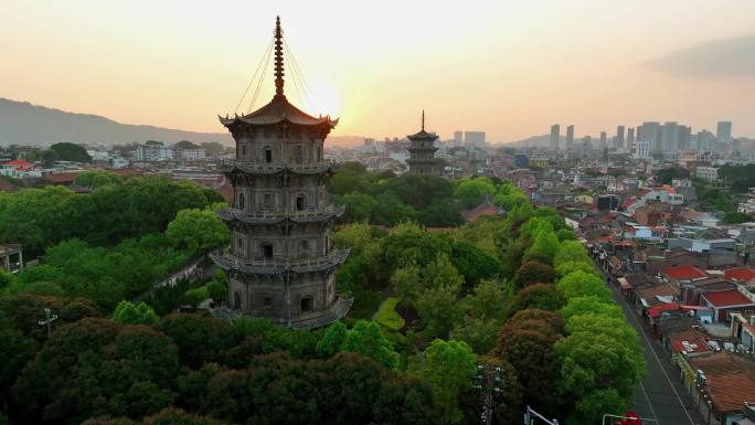 航拍清晨泉州西街开元寺东西塔日出风光