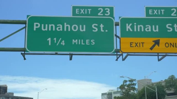 夏威夷檀香山街道标志上的汽车视点4k慢动作60fps