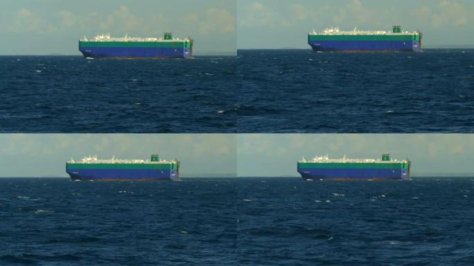 公海上的大型货船货轮渡轮海上运输